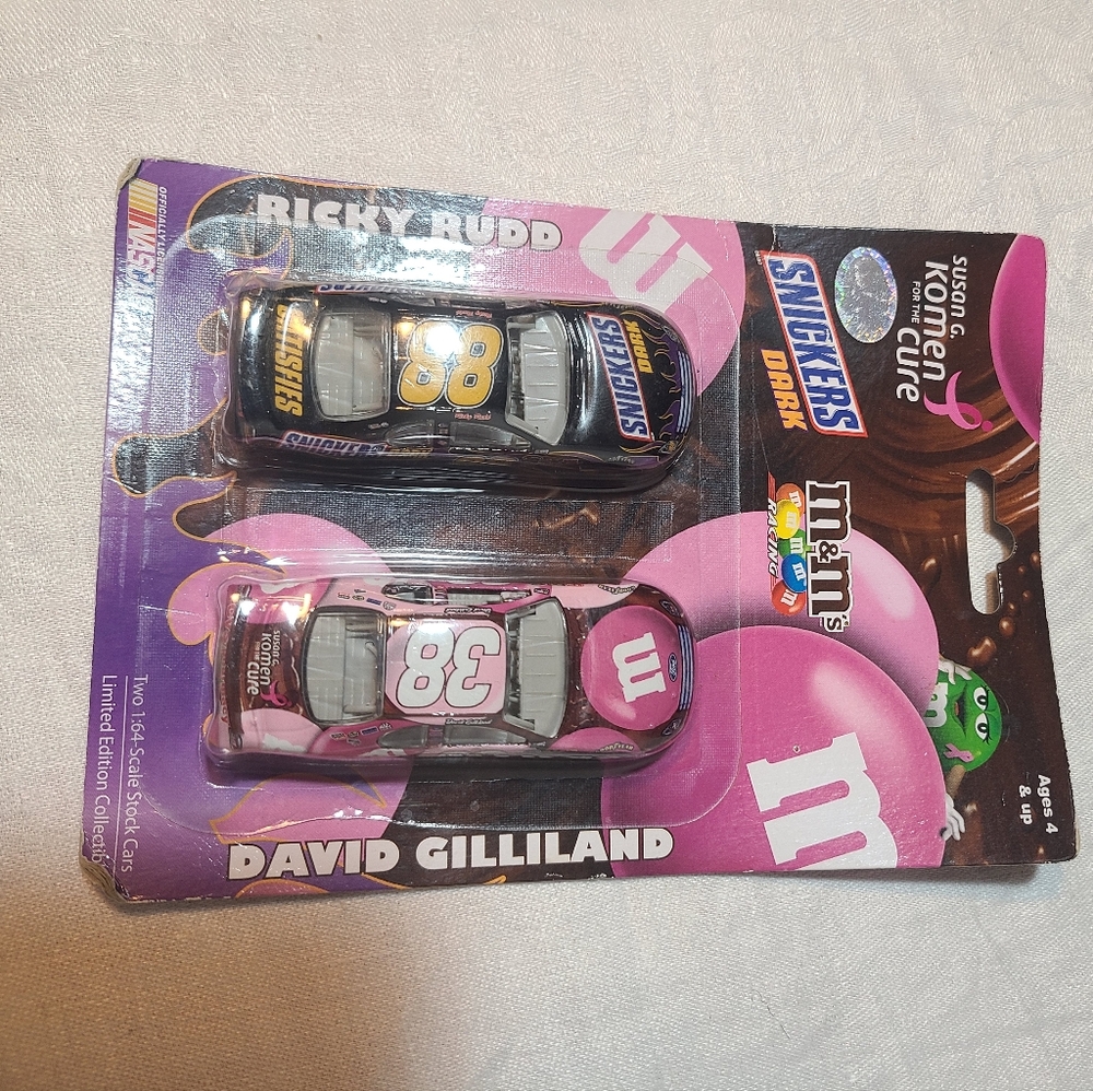 M&M'S Snickers Racing Cars - Pink and Black